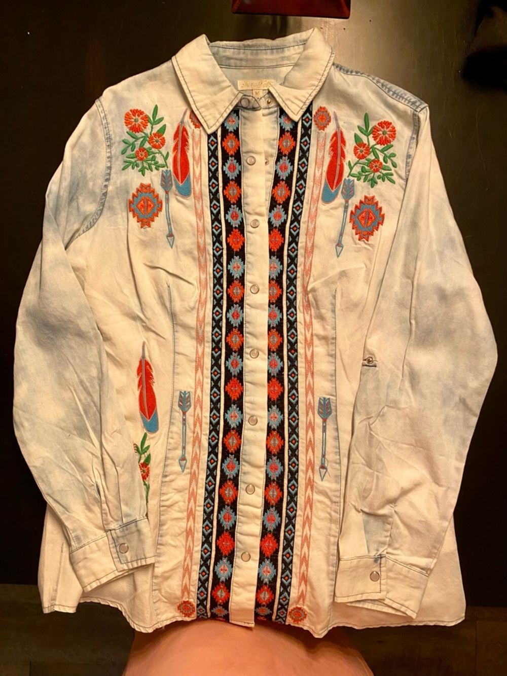 NWT Embroidered White Button-Up Women's Shirt with Western Accent